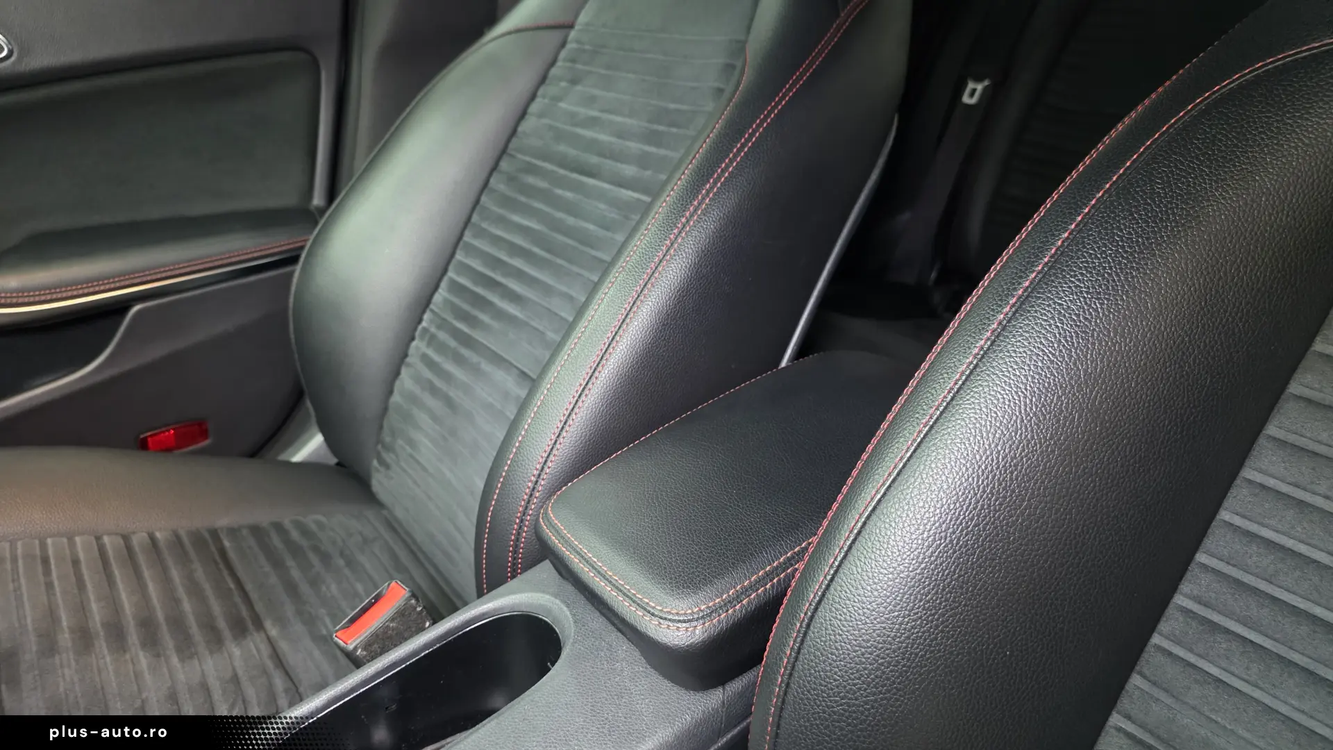 Mercedes CLA 200 AMG Alcantara Bixenon Jante 18 Service nou