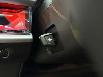BMW 740 d xD M Sport Pano-Sky Experience-TV StHzg