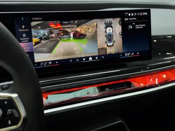BMW 740 d xD M Sport Pano-Sky Experience-TV StHzg