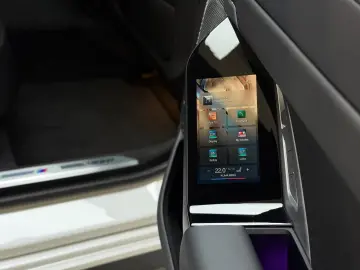 BMW 740 d xD M Sport Pano-Sky Experience-TV StHzg