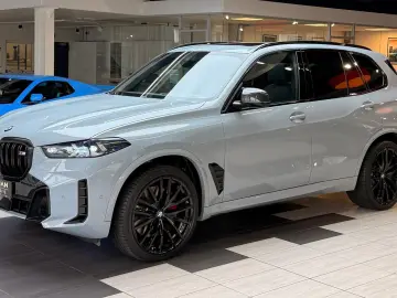 BMW X5 M60i xDrive  Pano HuD Carbon StHzg B&W