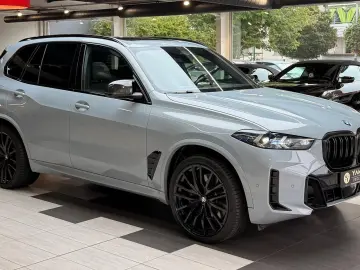 BMW X5 M60i xDrive  Pano HuD Carbon StHzg B&W