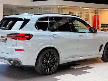 BMW X5 M60i xDrive  Pano HuD Carbon StHzg B&W