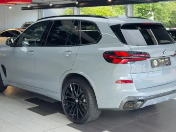 BMW X5 M60i xDrive  Pano HuD Carbon StHzg B&W