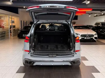 BMW X5 M60i xDrive  Pano HuD Carbon StHzg B&W
