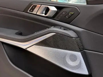 BMW X5 M60i xDrive  Pano HuD Carbon StHzg B&W