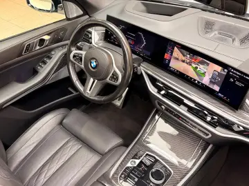 BMW X5 M60i xDrive  Pano HuD Carbon StHzg B&W