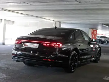 AUDI A8 60 TFSI e quattro S line Pano Matrix AHK B&O