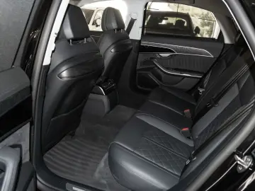 AUDI A8 60 TFSI e quattro S line Pano Matrix AHK B&O