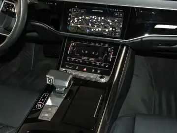 AUDI A8 60 TFSI e quattro S line Pano Matrix AHK B&O
