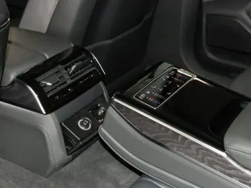 AUDI A8 60 TFSI e quattro S line Pano Matrix AHK B&O