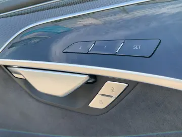AUDI A8 60 TFSI e quattro 2x S line PANO B&O HUD MATRIX
