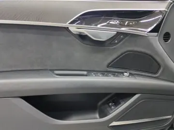 AUDI A8 60 TFSIe HD-MATRIX