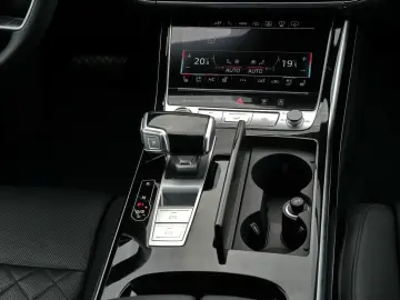AUDI A8 60 TFSIe quattro