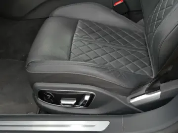 AUDI A8 60 TFSIe quattro