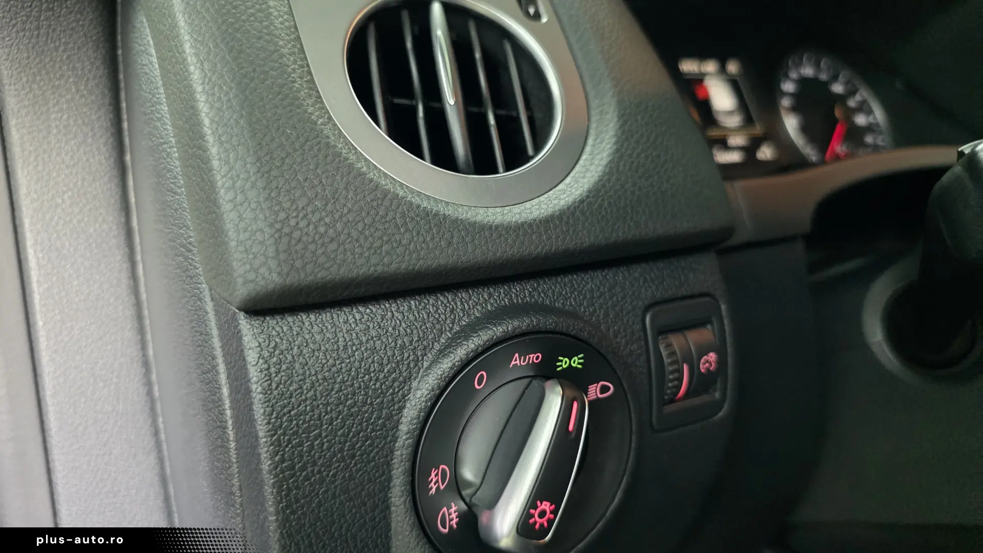 Volkswagen Tiguan Lounge 4Motion Carlig Service total