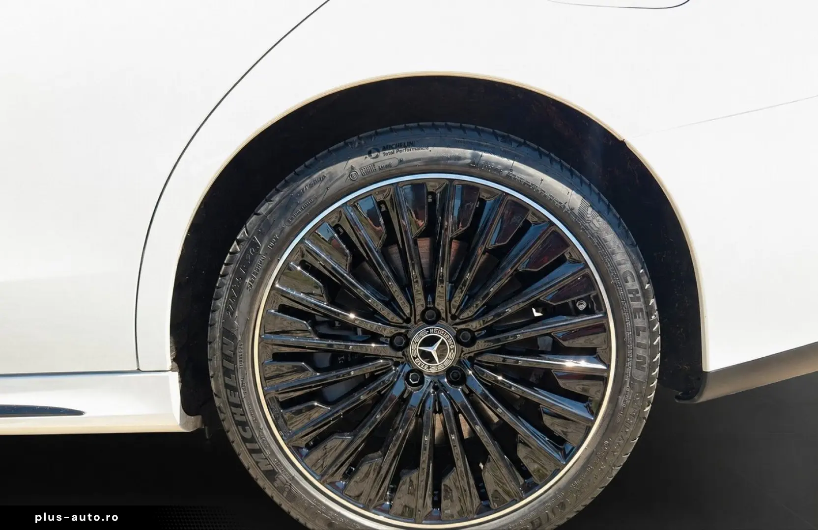 MERCEDES-BENZ E 300 e AMG Pano Superscreen Sitzklima&hellip;