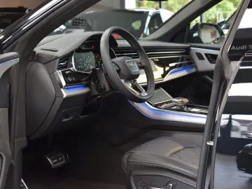 AUDI Q8 55 TFSI e quattro RS Sitze Panorama Facelift