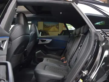 AUDI Q8 55 TFSI e quattro RS Sitze Panorama Facelift