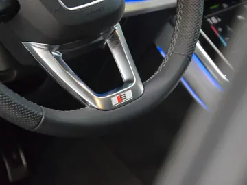 AUDI Q8 55 TFSI e quattro RS Sitze Panorama Facelift