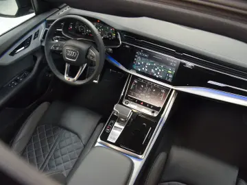 AUDI Q8 55 TFSI e quattro RS Sitze Panorama Facelift