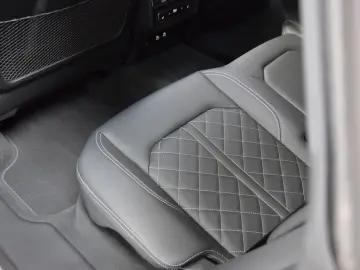 AUDI Q8 55 TFSI e quattro RS Sitze Panorama Facelift