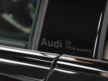 AUDI Q8 55 TFSI e quattro RS Sitze Panorama Facelift