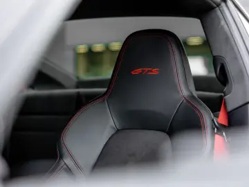 PORSCHE 992 3.0 Carrera 4 GTS - BTW   Sport Chrono     P