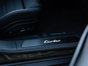 PORSCHE Panamera Turbo E-Hybrid Active Ride SportDesign