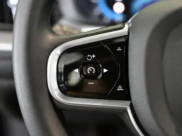 VOLVO XC60 T8 Plug-In Hybrid AWD Black Edition AHK