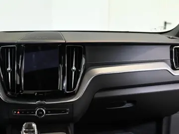 VOLVO XC60 T8 Plug-In Hybrid AWD Black Edition AHK