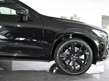 VOLVO XC60 T8 Plug-In Hybrid AWD Black Edition AHK