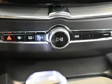 VOLVO XC60 T8 Plug-In Hybrid AWD Black Edition AHK