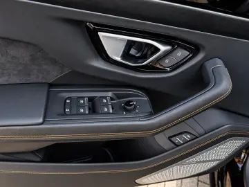 LAMBORGHINI MatteFolierung B&O PANO MASSAGE LIFT 23  KERAMIK