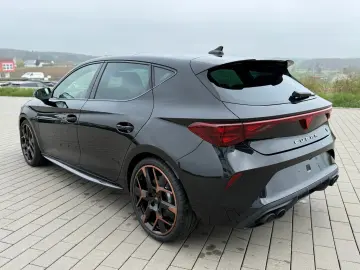 CUPRA Leon VZ Extreme 2.0 TSI   325 CP • PANO • MATRIX LED