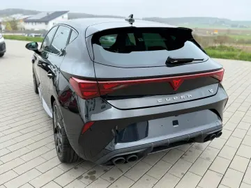 CUPRA Leon VZ Extreme 2.0 TSI   325 CP • PANO • MATRIX LED
