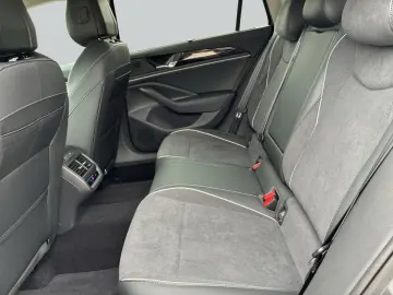 Volkswagen Passat Variant Elegance 2 0 l TDI SCR DSG