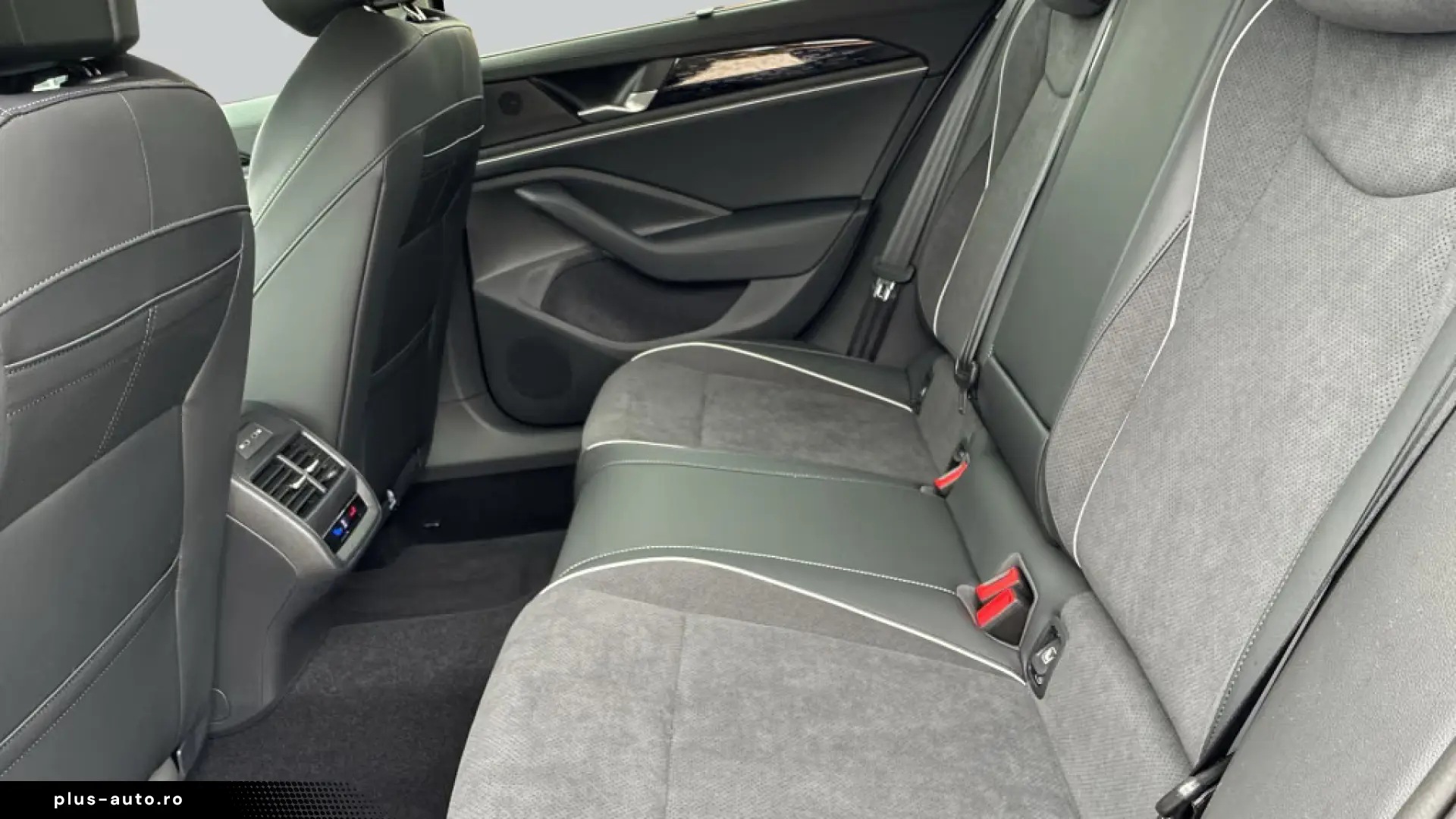 Volkswagen Passat Variant Elegance 2 0 l TDI SCR DSG