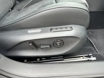 Volkswagen Passat Variant Elegance 2 0 l TDI SCR DSG