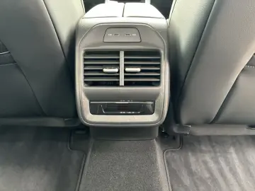 Volkswagen Passat Variant Elegance 2 0 l TDI SCR DSG
