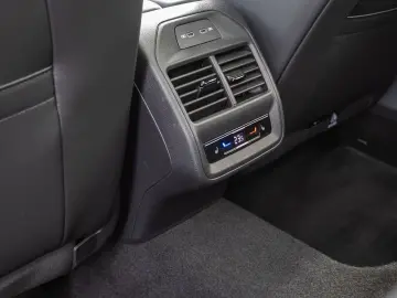 Volkswagen Passat Variant 2.0 TSI  R-Line  4M DSG Navi