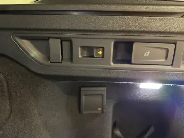 Volkswagen Passat Variant Elegance AHK ACC DCC Pano