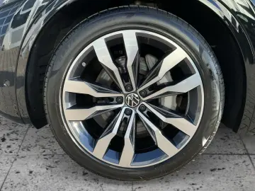VW Touareg 3.0 TSI 4M R-LINE 5JG AHK PANO LUFT 360