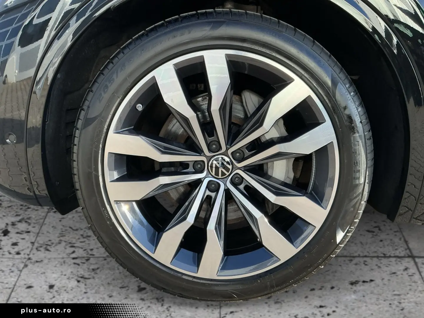VW Touareg în leasing operațional MOOV
