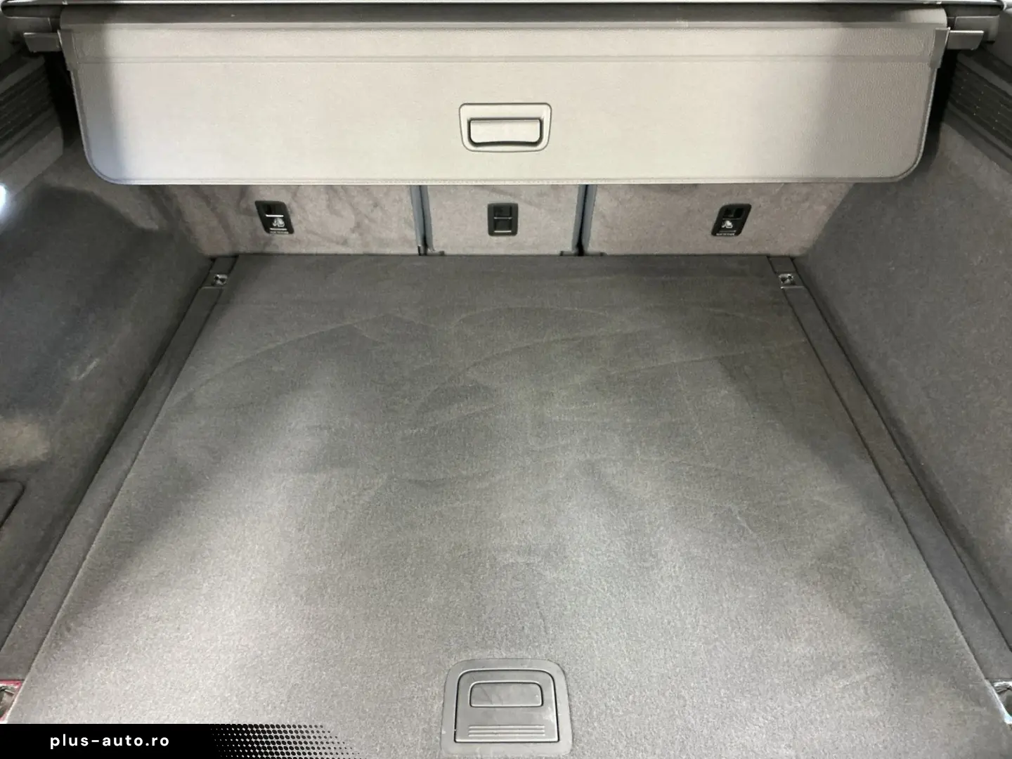VW Touareg în leasing operațional MOOV