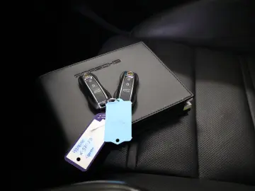 PORSCHE Cayenne 3.0 E-Hybrid   luftfederung   Sport-Uitl