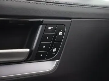 PORSCHE Cayenne 3.0 E-Hybrid   luftfederung   Sport-Uitl