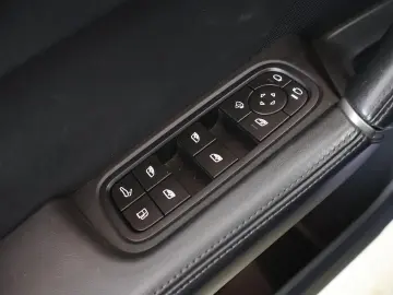 PORSCHE Cayenne 3.0 E-Hybrid   luftfederung   Sport-Uitl