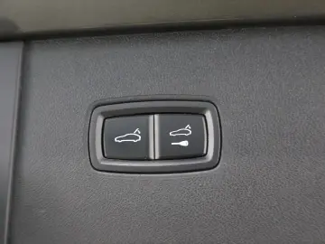 PORSCHE Cayenne 3.0 E-Hybrid   luftfederung   Sport-Uitl