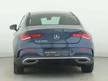 MERCEDES-BENZ CLA 250 e AMG Distronic LED